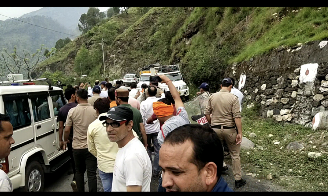 उत्तराखंड: पुरोला जा रहे कई लोग गिरफ्तार, अब बड़कोट में महापंचायत का ऐलान!