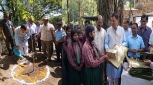CM धामी और वन मंत्री  ने विश्व पर्यावरण दिवस पर किया पौध रोपण