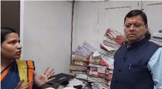 अचानक रजिस्ट्री कार्यालय पहुंचे CM धामी, इस मामले का लिया संज्ञान