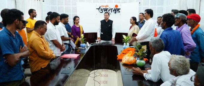 व्यासी जल विद्युत परियोजना प्रभावित किसानों को CM धामी ने वितरित किया मुआवजा