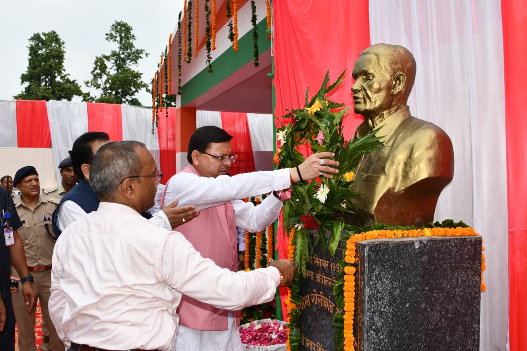 खटीमा गोलीकांड के शहीदों की मूर्ति का सीएम धामी ने किया अनावरण