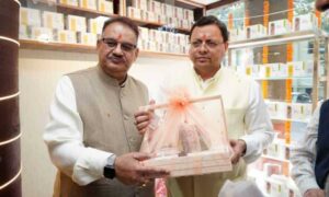 मुख्यमंत्री पुष्कर सिंह धामी ने सचिवालय में मिलेट बेकरी आउटलेट का किया उद्घाटन