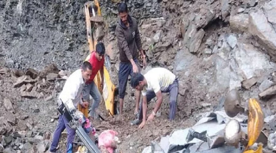 उत्तराखंड : JCB पर गिरी चट्टान, मलबे में दबकर चालक की मौत