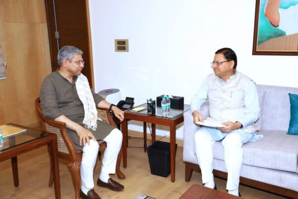 सीएम पुष्कर सिंह धामी ने रेल मंत्री से की मुलाकात सीएम पुष्कर सिंह धामी ने रेल मंत्री से की मुलाकात