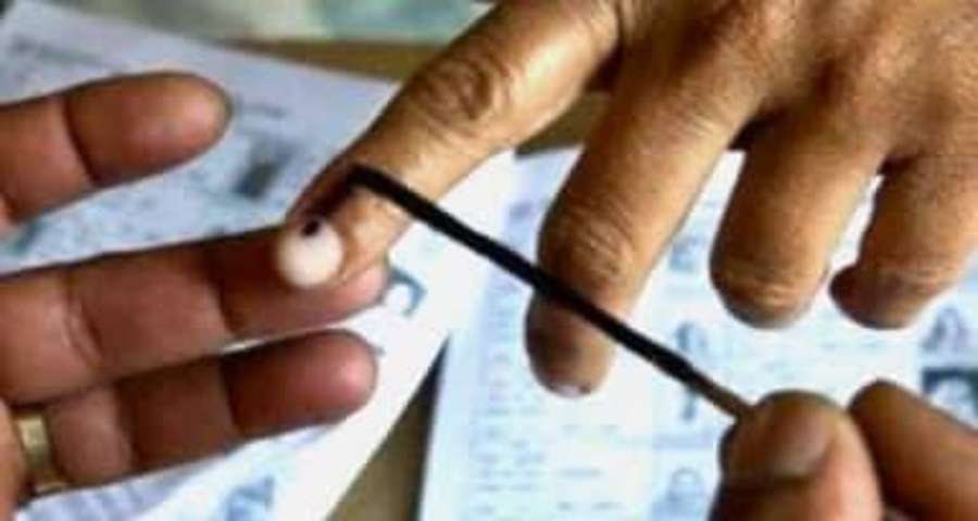 उत्तराखंड : मैदान के 4 जिलों पर पहाड़ के 9 जिलों का भार, खिसक जाएगी पहाड़ की राजनितिक जमीन! उत्तराखंड : मैदान के 4 जिलों पर पहाड़ के 9 जिलों का भार, खिसक जाएगी पहाड़ की राजनितिक जमीन!