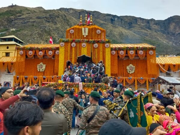 श्रद्धालुओं के लिए खुले भगवान बदरीविशाल के कपाट श्रद्धालुओं के लिए खुले भगवान बदरीविशाल के कपाट