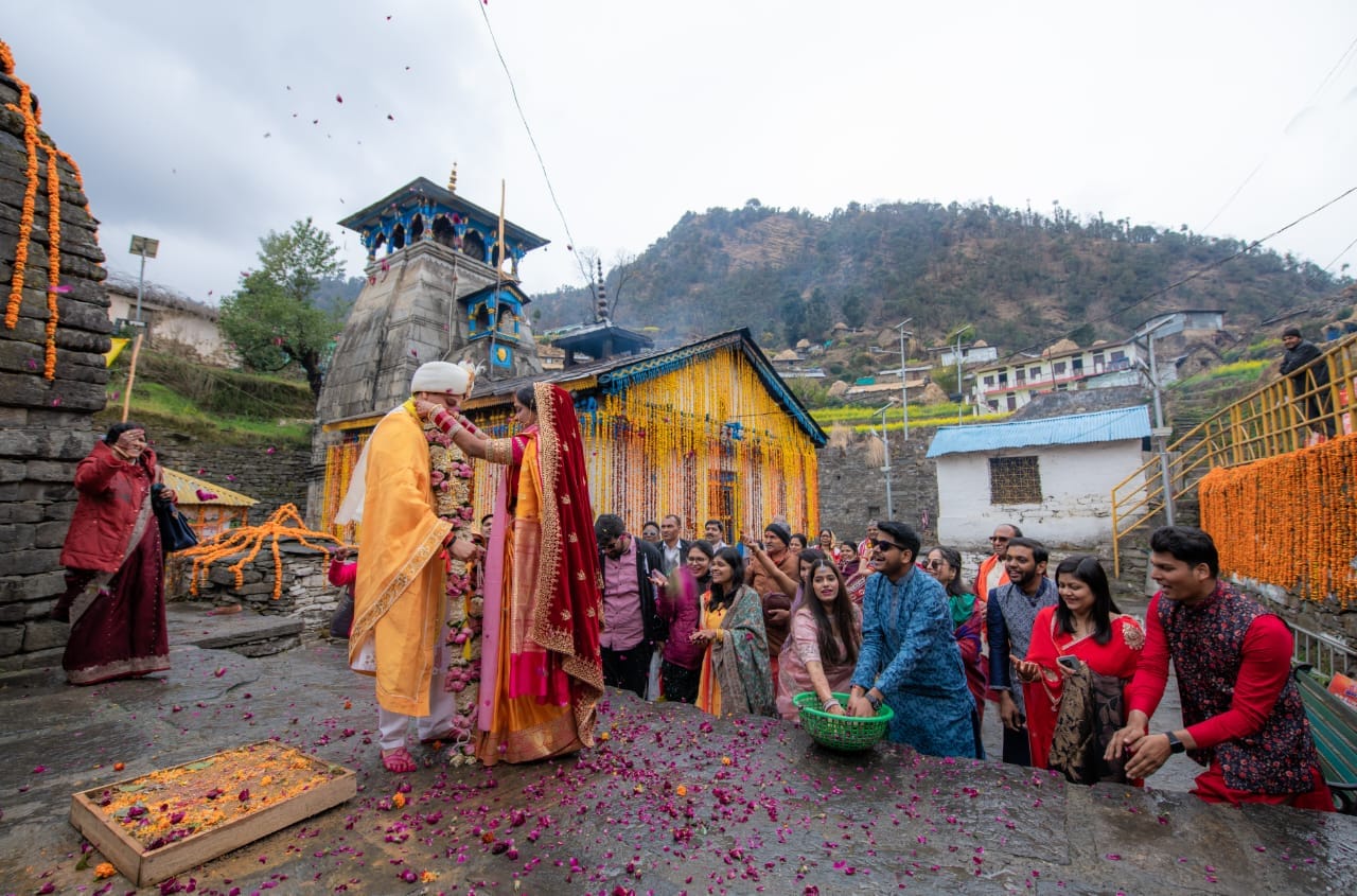 त्रिजुगीनारायण में शादी का क्रेज, दुनिया भर से आ रहे जोड़े, हो चुकी 500 से अधिक शादियां त्रिजुगीनारायण में शादी का क्रेज, दुनिया भर से आ रहे जोड़े, हो चुकी 500 से अधिक शादियां