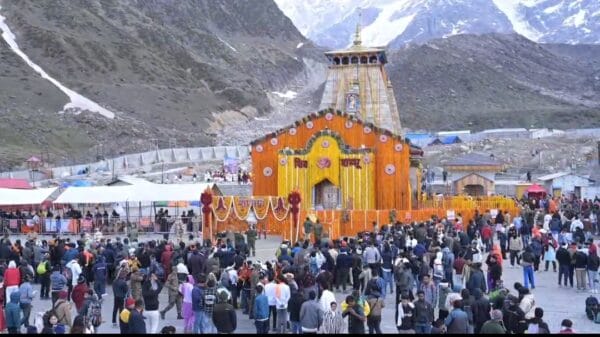 श्रद्धालुओं के लिए खुले बाबा केदार के कपाट, बम-बम भोले के जयकारों से गूंज उठी केदारपुर श्रद्धालुओं के लिए खुले बाबा केदार के कपाट, बम-बम भोले के जयकारों से गूंज उठी केदारपुर