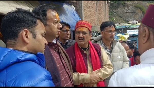 बीकेटीसी अध्यक्ष ने किए बदरीनाथ धाम के दर्शन, मास्टर प्लान कार्यों का किया निरीक्षण बीकेटीसी अध्यक्ष ने किए बदरीनाथ धाम के दर्शन, मास्टर प्लान कार्यों का किया निरीक्षण