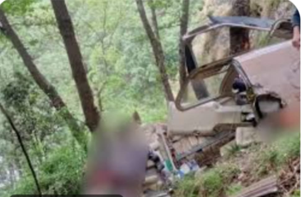 केदारनाथ हैलीकॉप्टर दुर्घटना में सात की मृत्यु रैस्क्यू जारी केदारनाथ हैलीकॉप्टर दुर्घटना में सात की मृत्यु रैस्क्यू जारी