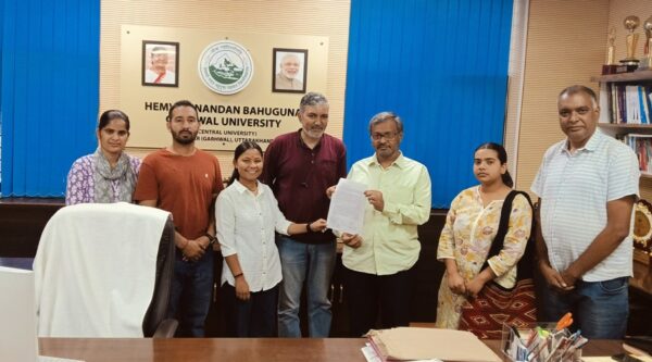 गढ़वाल विश्वविद्यालय में महिला शिक्षिकाओं के उत्पीड़न का मामला गरमाया, निदेशक पर गंभीर आरोप, कुलपति से कार्रवाई की मांग गढ़वाल विश्वविद्यालय में महिला शिक्षिकाओं के उत्पीड़न का मामला गरमाया, निदेशक पर गंभीर आरोप, कुलपति से कार्रवाई की मांग
