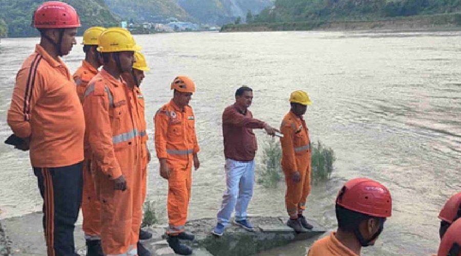 रुद्रप्रयाग बस हादसा: लापता यात्रियों की तलाश में रेस्क्यू अभियान जारी रुद्रप्रयाग बस हादसा: लापता यात्रियों की तलाश में रेस्क्यू अभियान जारी