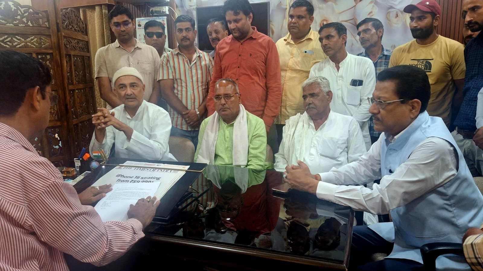 सहकारी निर्वाचन प्राधिकरण कार्यालय पर बोला धावा, चुनाव रद्द करने की मांग सहकारी निर्वाचन प्राधिकरण कार्यालय पर बोला धावा, चुनाव रद्द करने की मांग