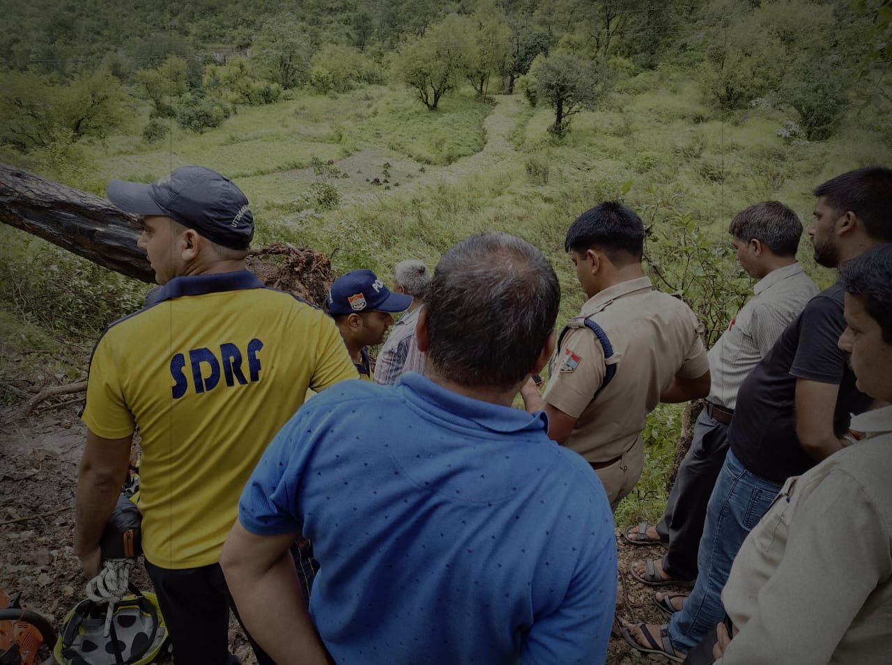 स्कूल से लौट रहे दो छात्र पेड़ के नीचे दबे, दोनों की दर्दनाक मौत स्कूल से लौट रहे दो छात्र पेड़ के नीचे दबे, दोनों की दर्दनाक मौत