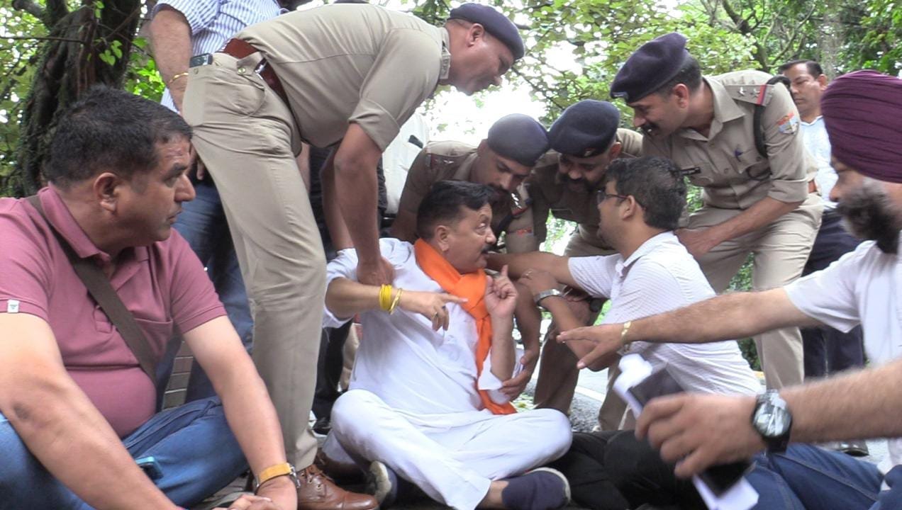 लोकतंत्र का गला घोंट रही भाजपा सरकार, राज्यपाल विपक्ष से नहीं मिल रहे : माहरा लोकतंत्र का गला घोंट रही भाजपा सरकार, राज्यपाल विपक्ष से नहीं मिल रहे : माहरा