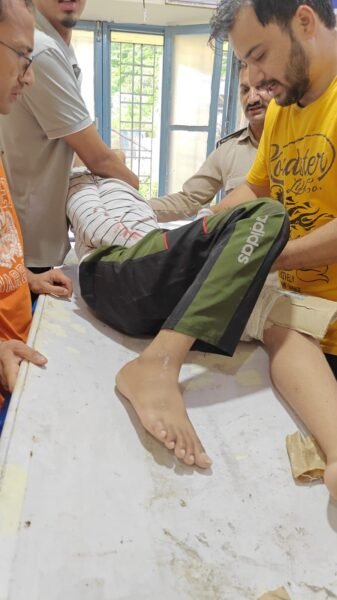 नालूपानी के पास बाइक दुर्घटनाग्रस्त, तीन युवक घायल नालूपानी के पास बाइक दुर्घटनाग्रस्त, तीन युवक घायल