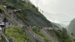 उत्चतराखंड : मोली में मूसलाधार बारिश कराकर, चारधाम यात्रा पर ब्रेक, 50 से अधिक सड़कें बंद