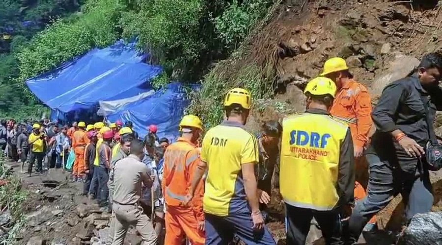 भूस्खलन से केदारनाथ यात्रा मार्ग बंद, हजारों यात्री फंसे, फिलहाल रोकी गई यात्रा भूस्खलन से केदारनाथ यात्रा मार्ग बंद, हजारों यात्री फंसे, फिलहाल रोकी गई यात्रा
