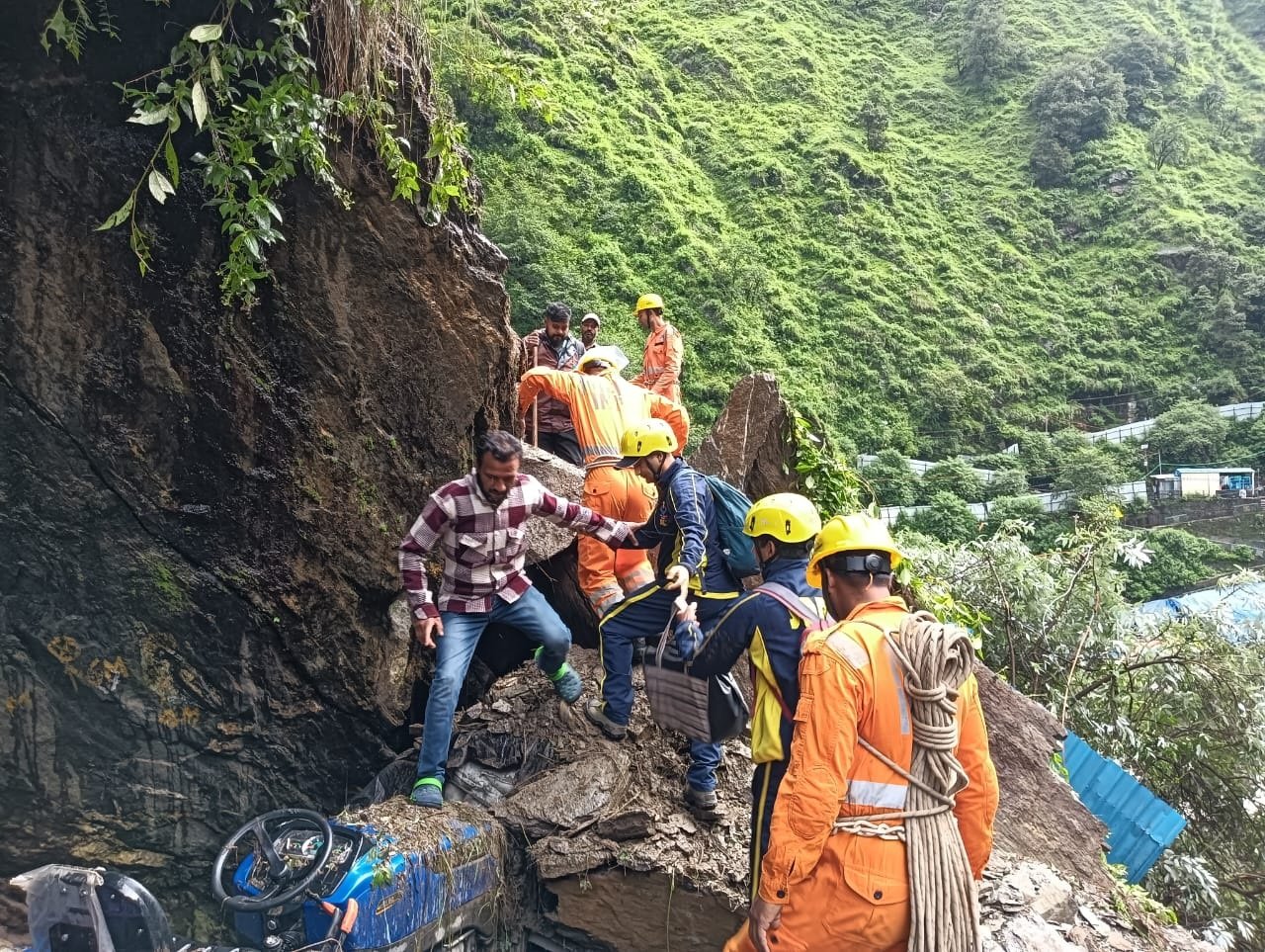 उत्तराखंड में बारिश का कहर: रुद्रप्रयाग में बादल फटा, केदारनाथ यात्रा रोकी गई, श्रीनगर में घरों में घुसा पानी, यमुनोत्री