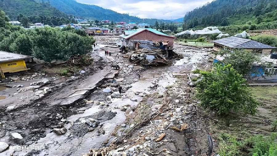 हिमाचल में कुदरत का कहर : राहत-बचाव में जुटे जवान, बाढ़ और बारिश का खतरा अब भी बरकरार हिमाचल में कुदरत का कहर : राहत-बचाव में जुटे जवान, बाढ़ और बारिश का खतरा अब भी बरकरार