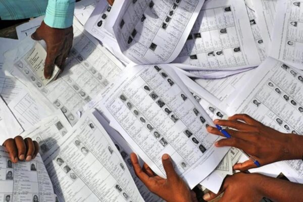 उत्तराखंड : दो जगह वोटर लिस्ट में नाम वालों के लिए ये है नियम, इन्होंने दी कोर्ट जाने की चेतावनी उत्तराखंड : दो जगह वोटर लिस्ट में नाम वालों के लिए ये है नियम, इन्होंने दी कोर्ट जाने की चेतावनी