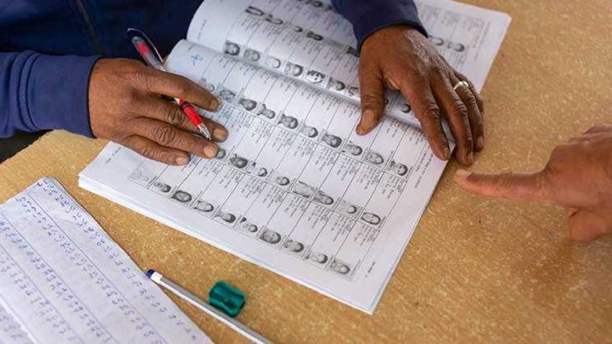 Uttarakhand : दो जगह वोटर लिस्ट में नाम वालों की बढीं टेंशन, ये है नियम Uttarakhand : दो जगह वोटर लिस्ट में नाम वालों की बढीं टेंशन, ये है नियम
