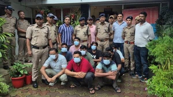 SSC परीक्षा में नकल की साजिश नाकाम: नैनीताल पुलिस ने किया गिरोह का भंडाफोड़, 9 आरोपी गिरफ्तार SSC परीक्षा में नकल की साजिश नाकाम: नैनीताल पुलिस ने किया गिरोह का भंडाफोड़, 9 आरोपी गिरफ्तार