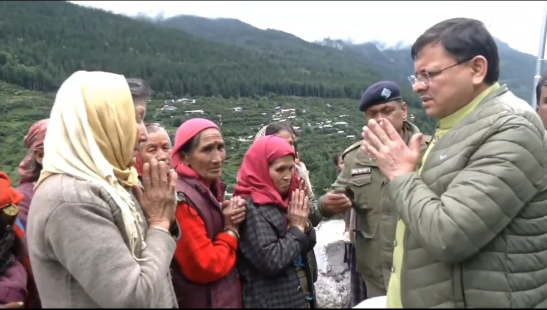 धराली में आपदा प्रभावितों से मिले मुख्यमंत्री धामी, राहत कार्य तेज करने के निर्दे धराली में आपदा प्रभावितों से मिले मुख्यमंत्री धामी, राहत कार्य तेज करने के निर्दे