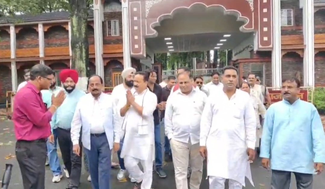 राज्यपाल से मिला कांग्रेस का प्रतिनिधिमंडल, सरकार की मनमानी और असंवैधानिक कार्रवाइयों पर रोक लगाने की मांग राज्यपाल से मिला कांग्रेस का प्रतिनिधिमंडल, सरकार की मनमानी और असंवैधानिक कार्रवाइयों पर रोक लगाने की मांग