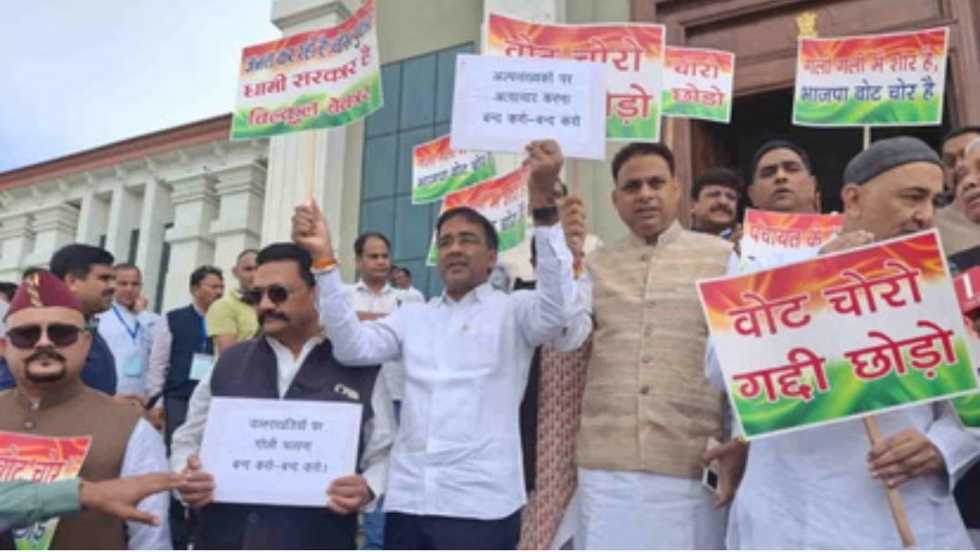 उत्तराखंड विधानसभा सत्र : कानून व्यवस्था पर हंगामा, सदन की कार्यवाही स्थगित उत्तराखंड विधानसभा सत्र : कानून व्यवस्था पर हंगामा, सदन की कार्यवाही स्थगित