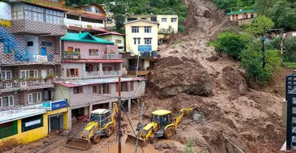 उत्तराखंड: थराली में देर रात बादल फटा, लोगों के लापता होने की आशंका, एसडीएम आवास व तहसील परिसर में मलबा घुसा उत्तराखंड: थराली में देर रात बादल फटा, लोगों के लापता होने की आशंका, एसडीएम आवास व तहसील परिसर में मलबा घुसा