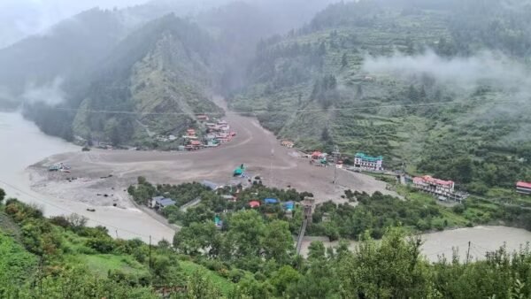 उत्तरकाशी में बादल फटने से भारी तबाही : धराली में बाढ़ से भरी तबाही, कई लापता, रेस्क्यू जारी उत्तरकाशी में बादल फटने से भारी तबाही : धराली में बाढ़ से भरी तबाही, कई लापता, रेस्क्यू जारी