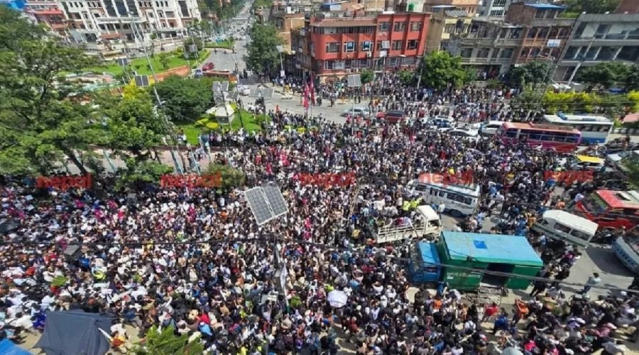 नेपाल में सोशल मीडिया प्रतिबंध के खिलाफ हिंसक प्रदर्शन: 16 की मौत, 200 से अधिक घायल नेपाल में सोशल मीडिया प्रतिबंध के खिलाफ हिंसक प्रदर्शन: 16 की मौत, 200 से अधिक घायल