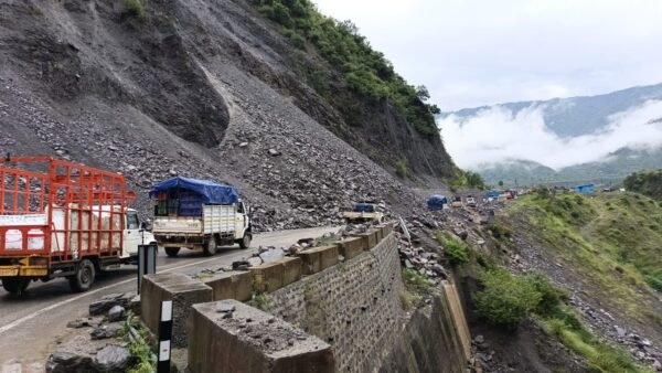 उत्तरकाशी: गंगोत्री व यमुनोत्री मार्ग बाधित, इन मार्गों पर यातायात सुचारू उत्तरकाशी: गंगोत्री व यमुनोत्री मार्ग बाधित, इन मार्गों पर यातायात सुचारू