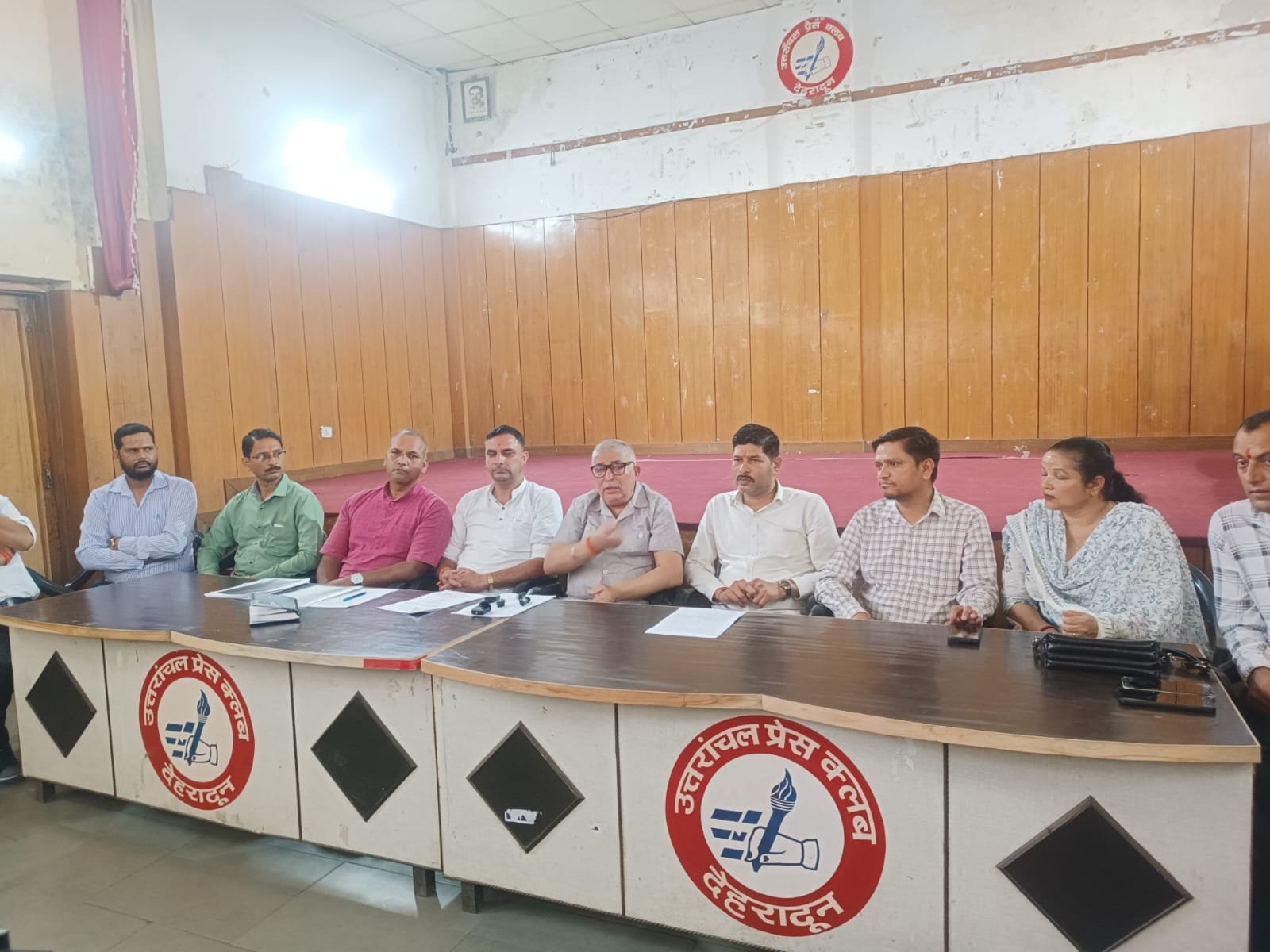 उपनल कर्मचारियों का आक्रोश: नियमितीकरण में देरी पर 10 नवंबर से अनिश्चितकालीन धरना