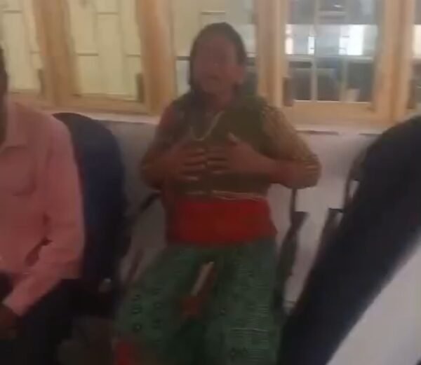 उत्तरकाशी : युवती की हत्या! पुलिस पर लगाए गंभीर आरोप, एसपी ने कहा-जांच कर कार्रवाई करेंगे उत्तरकाशी : युवती की हत्या! पुलिस पर लगाए गंभीर आरोप, एसपी ने कहा-जांच कर कार्रवाई करेंगे