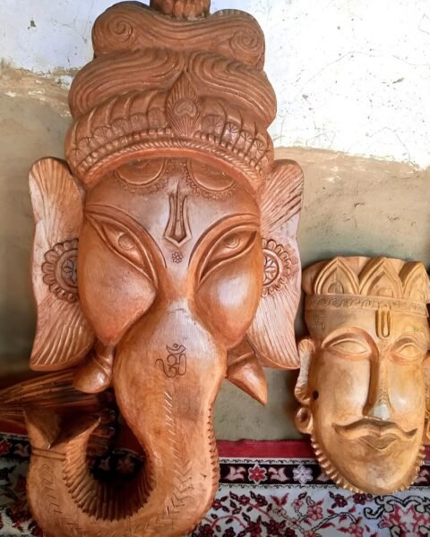 उत्तराखंड : रामगोपाल लकड़ियों में प्राण फूंककर कर देते हैं जीवंत, अद्भुत है इनकी कला उत्तराखंड : रामगोपाल लकड़ियों में प्राण फूंककर कर देते हैं जीवंत, अद्भुत है इनकी कला
