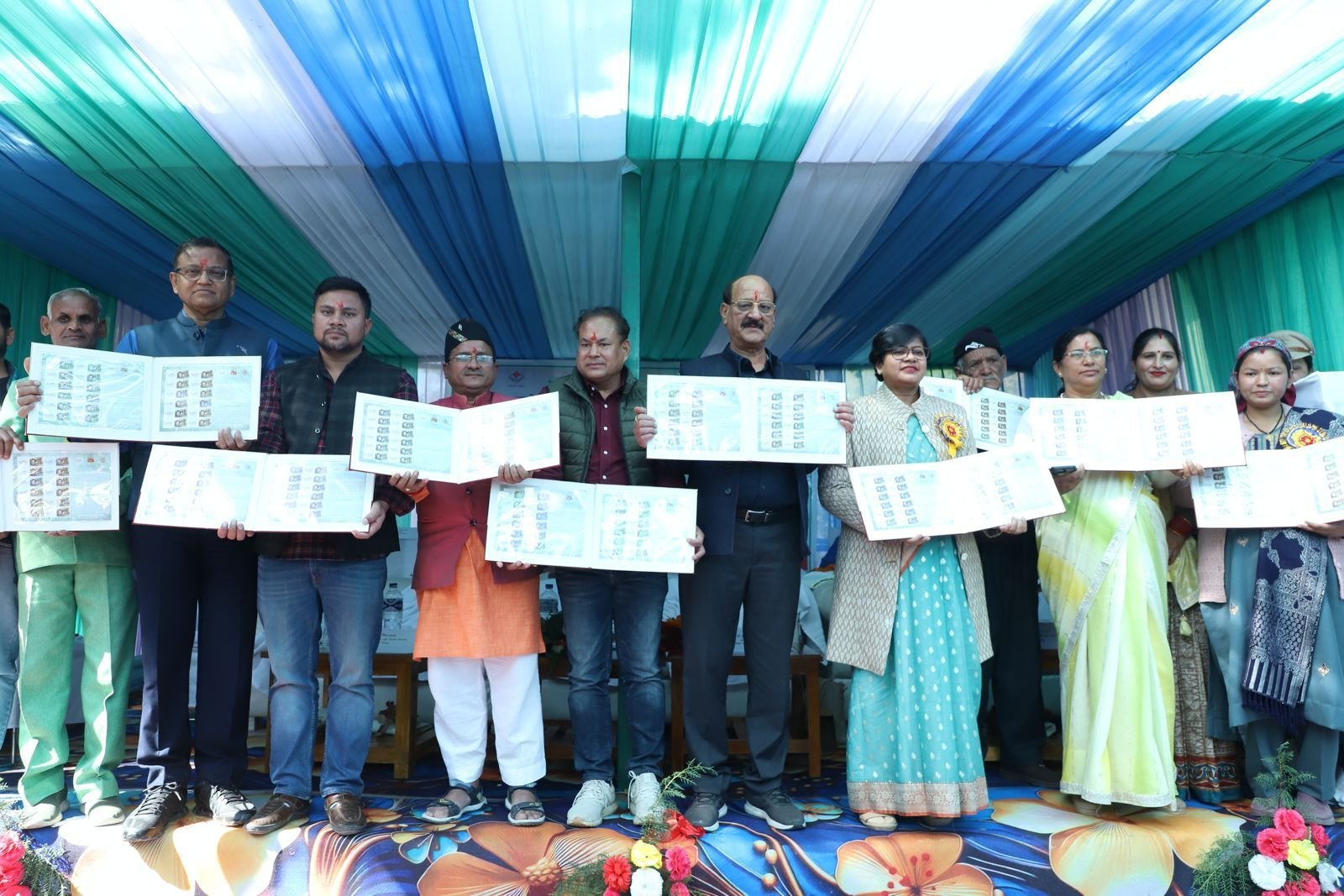 चिपको आंदोलन की प्रणेता गौरा देवी की जन्म शताब्दी पर डाक विभाग ने जारी किया विशेष माई स्टाम्प