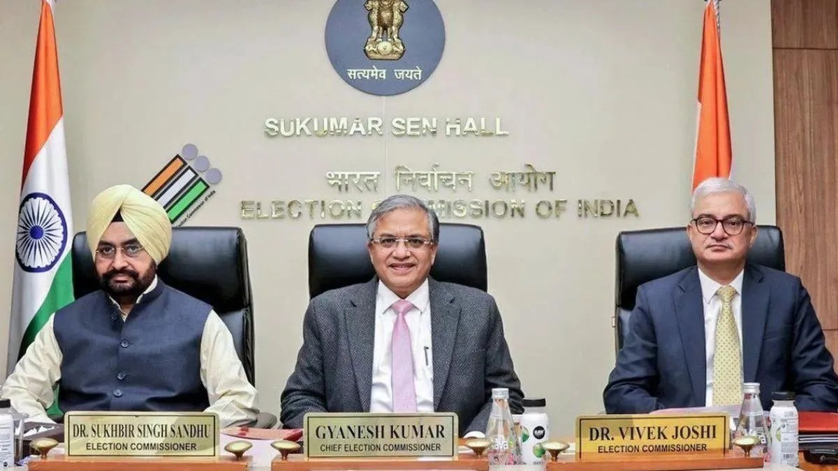 चुनाव आयोग ने की मतदाता सूची पुनरीक्षण की घोषणा, 12 राज्यों में शुरू होगा दूसरा चरण चुनाव आयोग ने की मतदाता सूची पुनरीक्षण की घोषणा, 12 राज्यों में शुरू होगा दूसरा चरण