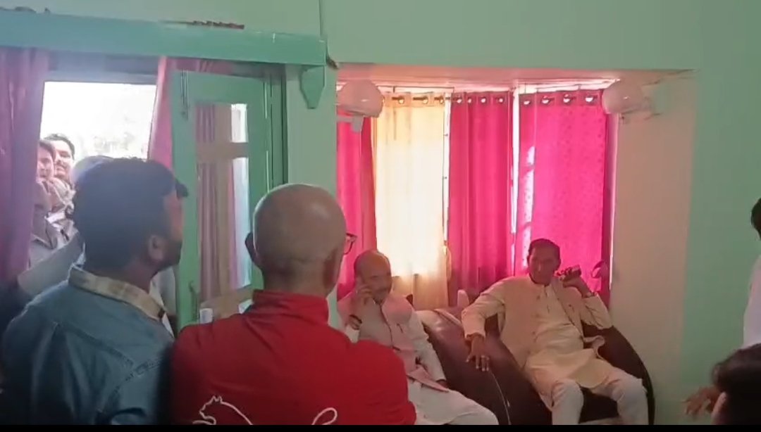 विधायक बिशन सिंह चुफाल से पूछी 30 साल की उपलब्धियां, भाजपा कार्यकर्ता योगी कन्याल ने जमकर सुनाई खरी-खोटी विधायक बिशन सिंह चुफाल से पूछी 30 साल की उपलब्धियां, भाजपा कार्यकर्ता योगी कन्याल ने जमकर सुनाई खरी-खोटी