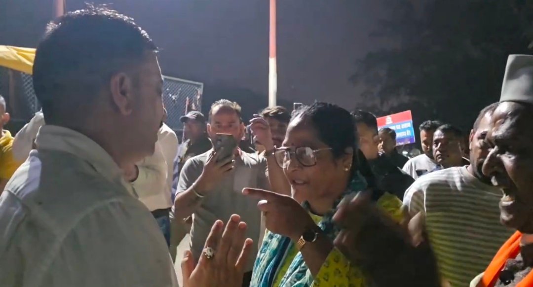 ऋषिकेश में शराब ठेके के खिलाफ जन आक्रोश: युवक की हत्या के बाद बंद करने की मांग तेज, कैबिनेट मंत्री पर सवाल ऋषिकेश में शराब ठेके के खिलाफ जन आक्रोश: युवक की हत्या के बाद बंद करने की मांग तेज, कैबिनेट मंत्री पर सवाल