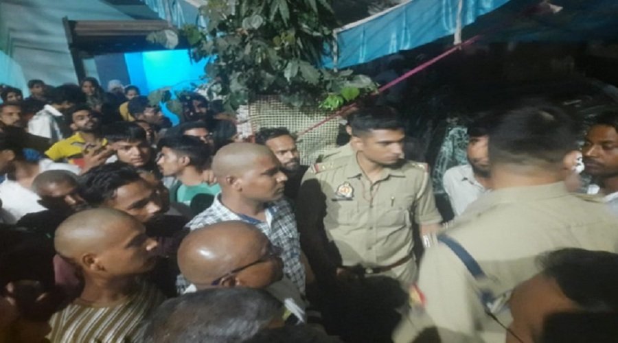 बड़ी खबर : तेज रफ्तार कार ने मचाया कोहराम, 5 की मौत, 2 गंभीर बड़ी खबर : तेज रफ्तार कार ने मचाया कोहराम, 5 की मौत, 2 गंभीर