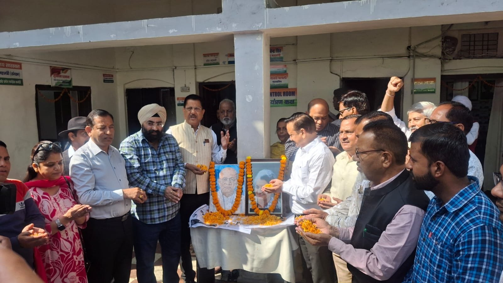 इंदिरा गांधी की 41वीं पुण्यतिथि और सरदार पटेल की 150वीं जयंती पर कांग्रेस ने दी श्रद्धांजलि इंदिरा गांधी की 41वीं पुण्यतिथि और सरदार पटेल की 150वीं जयंती पर कांग्रेस ने दी श्रद्धांजलि