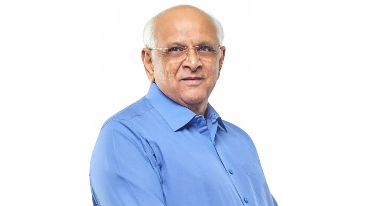 गुजरात में बड़ा राजनीतिक फेरबदल, मुख्यमंत्री को छोड़कर सभी मंत्रियों ने दिया इस्तीफा गुजरात में बड़ा राजनीतिक फेरबदल, मुख्यमंत्री को छोड़कर सभी मंत्रियों ने दिया इस्तीफा