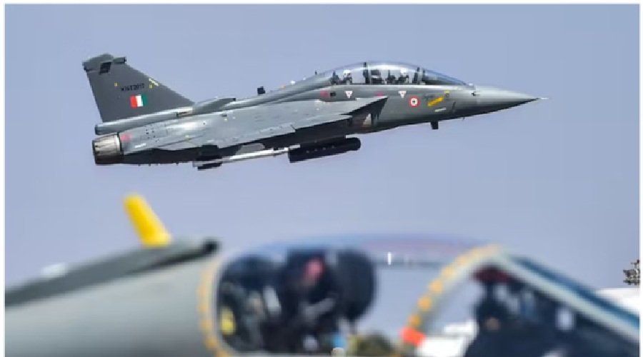 स्वदेशी शक्ति की उड़ान: तेजस एमके-1ए ने भरी पहली उड़ान, आत्मनिर्भर भारत के आसमान में नई ऊंचाई स्वदेशी शक्ति की उड़ान: तेजस एमके-1ए ने भरी पहली उड़ान, आत्मनिर्भर भारत के आसमान में नई ऊंचाई