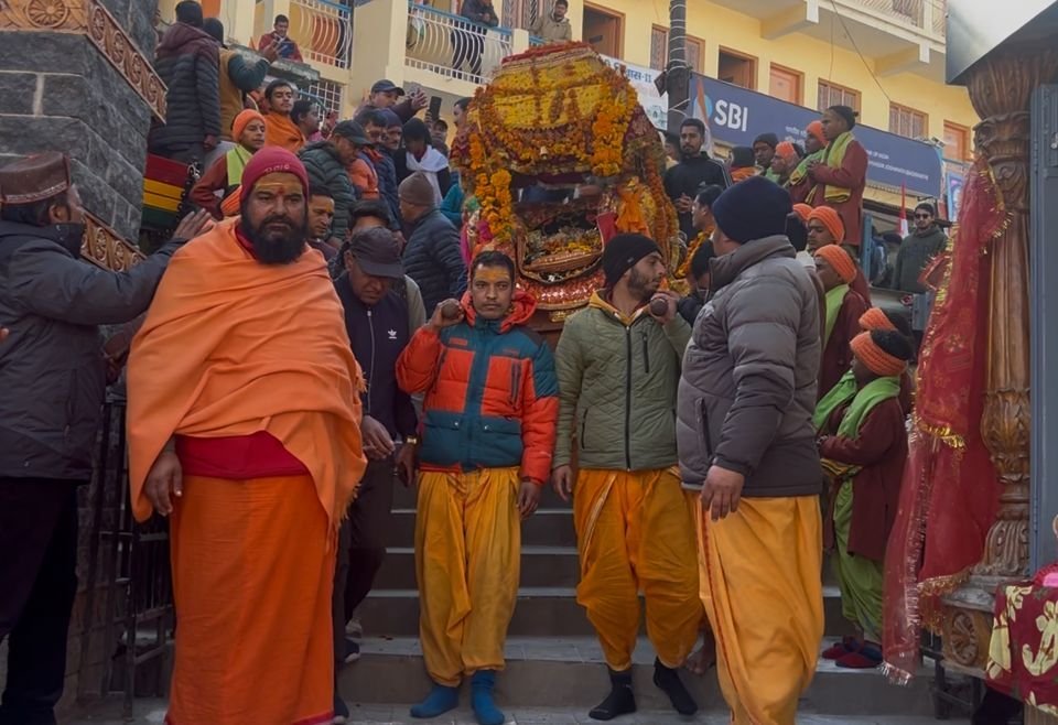श्री बदरीनाथ धाम यात्रा का समापन: आदि गुरु शंकराचार्य जी की गद्दी एवं श्री गरूड़ जी पहुंचे ज्योतिर्मठ