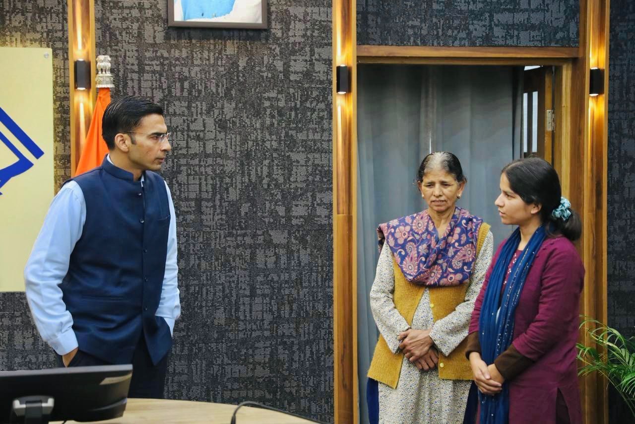 उत्तराखंड: DM सविन बंसल ने साकार किया होनहार बेटी प्रियंका की नौकरी और M.tech की पढ़ाई का सपना