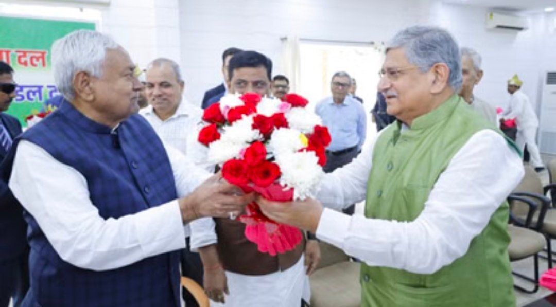 बिहार विधानसभा चुनाव के बाद एनडीए की बैठक: नीतीश कुमार 10वीं बार बनेंगे मुख्यमंत्री बिहार विधानसभा चुनाव के बाद एनडीए की बैठक: नीतीश कुमार 10वीं बार बनेंगे मुख्यमंत्री