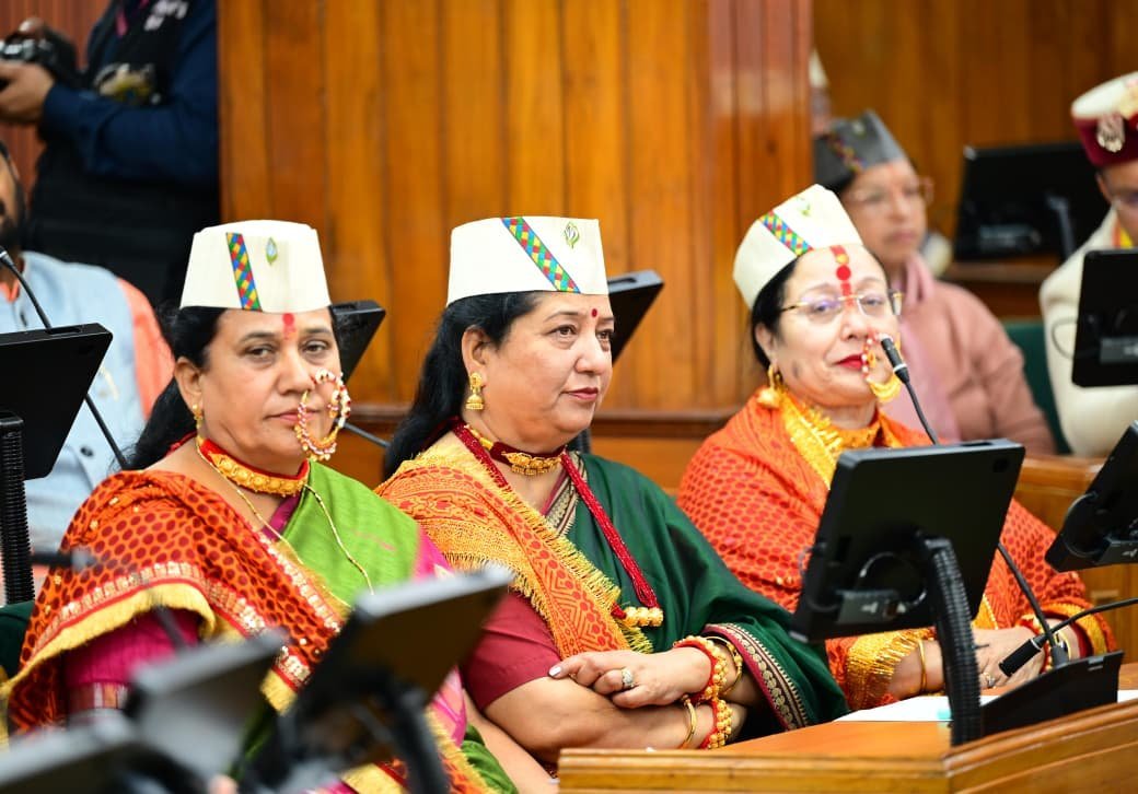उत्तराखंड विधानसभा विशेष सत्र: पारंपरिक गहने पहनकर सत्र में पहुंची महिला विधायक