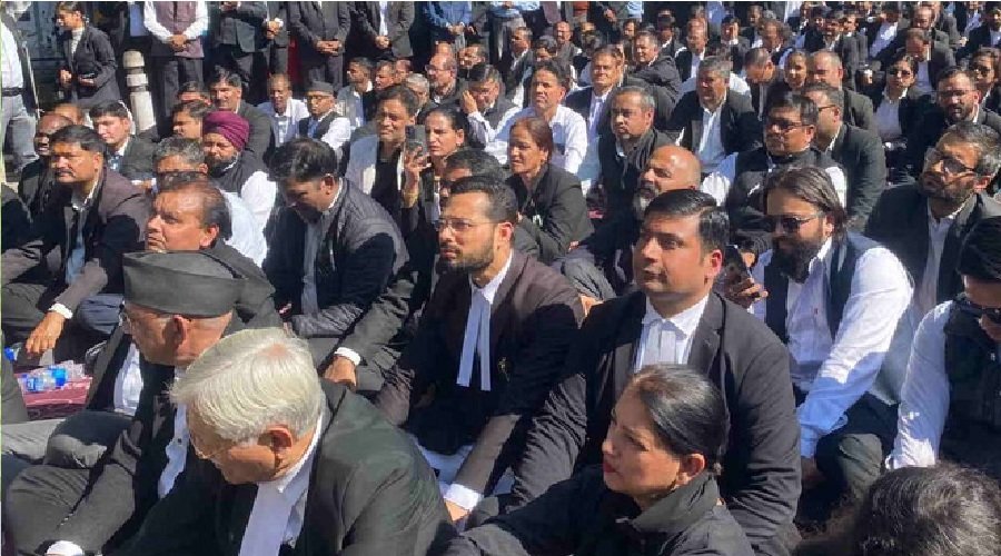 उत्तराखंड : चैंबर निर्माण की मांग को लेकर अधिवक्ताओं की हड़ताल जारी, आज पूर्ण बंद उत्तराखंड : चैंबर निर्माण की मांग को लेकर अधिवक्ताओं की हड़ताल जारी, आज पूर्ण बंद